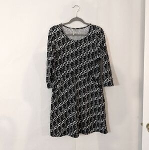 41 Hawthorn Navy in white print dress size large